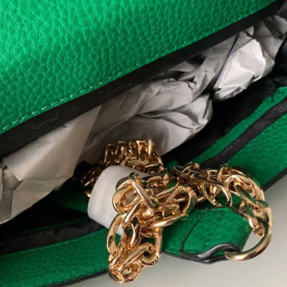 Green Purse with gold chain and patch detailing - Picture 4 of 5